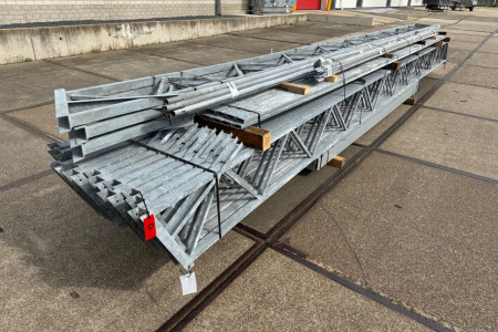 12.80 x 28.00m (358.4m²)